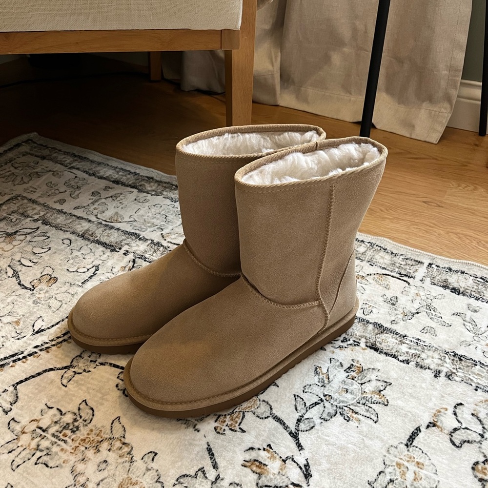 NWOT Ugg Sand Women's Boots